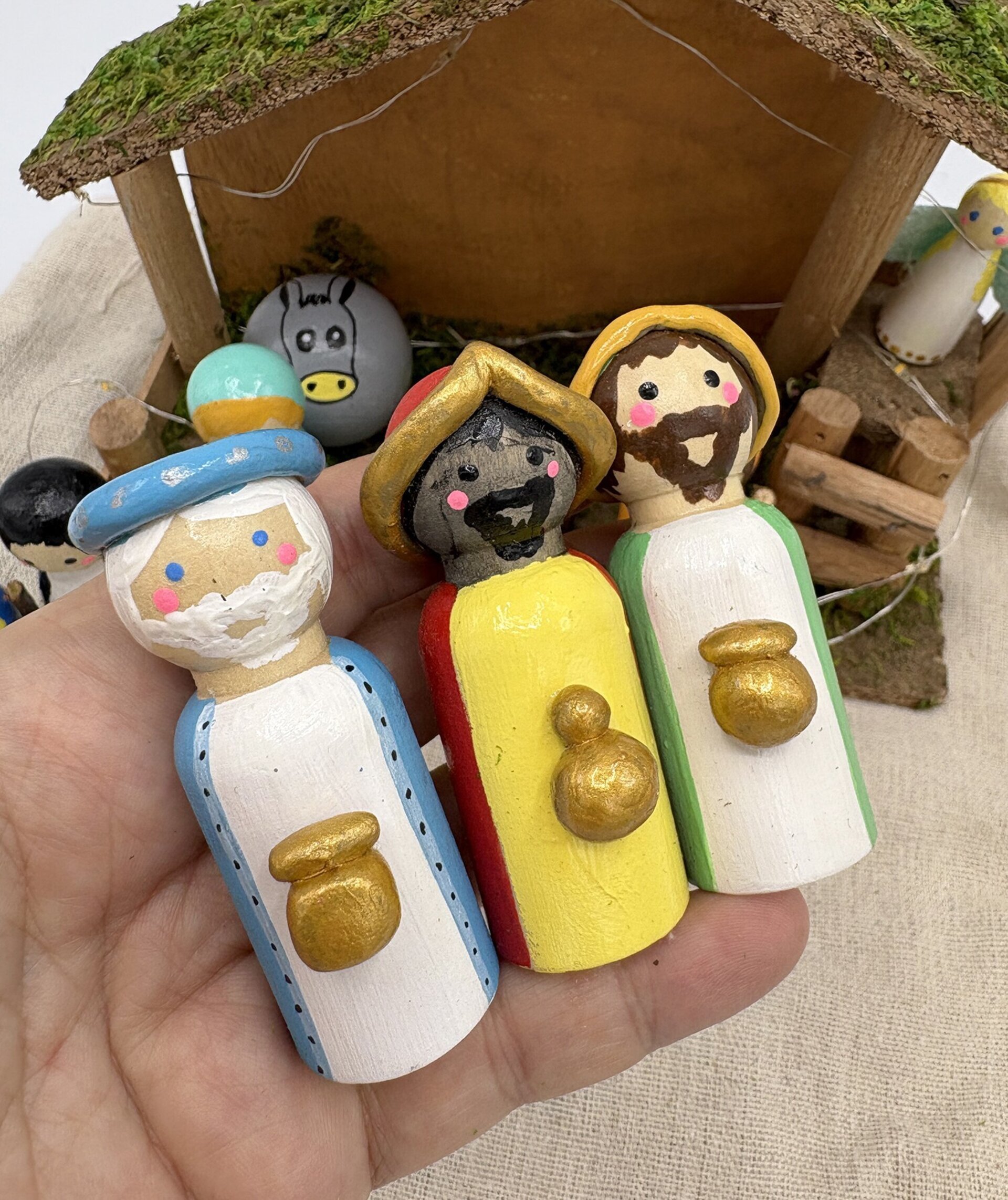 Pesebre de madera hecho a mano - 8