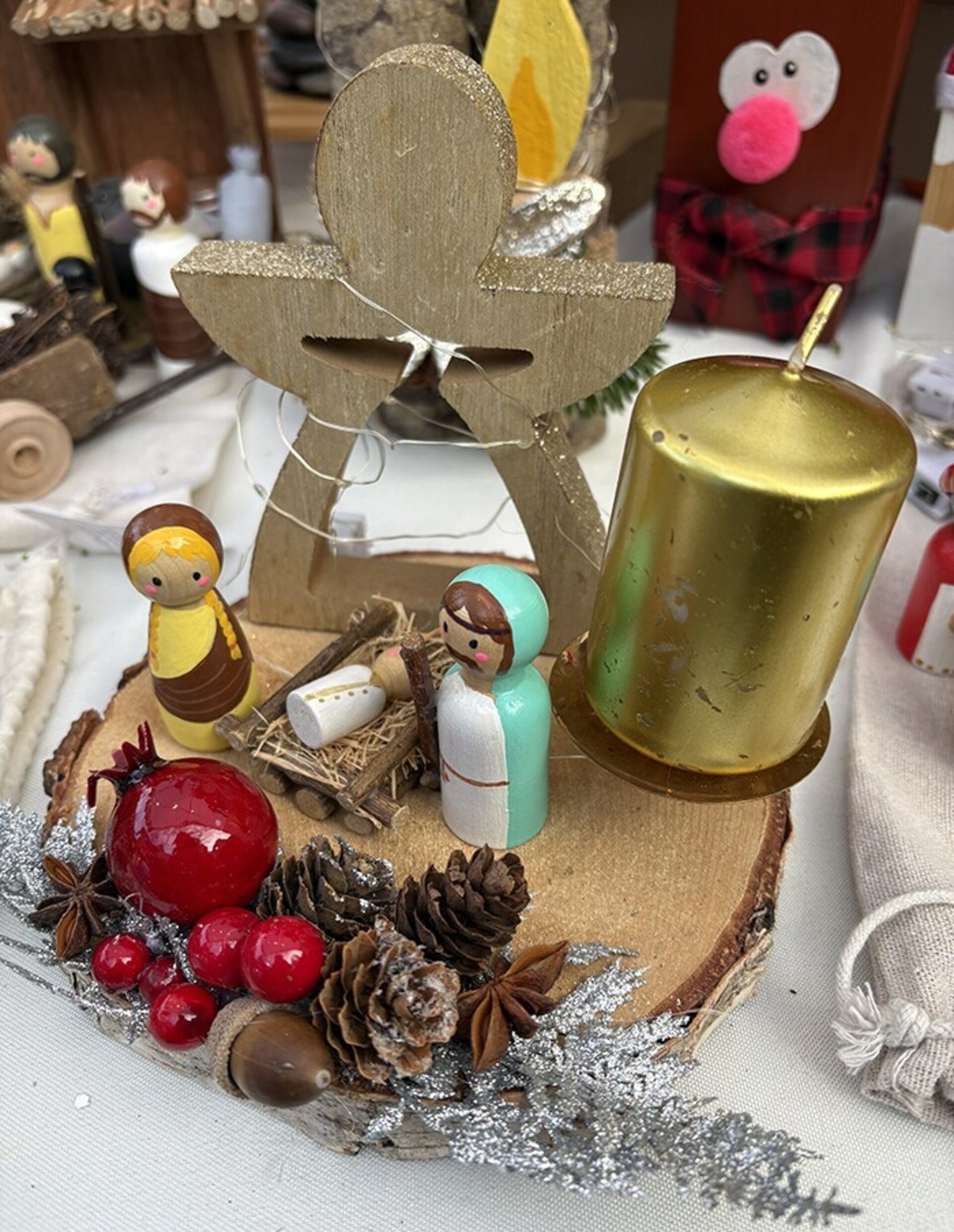 Sagrada familia de madera artesanal | Decoración navideña tradicional con vela - 4