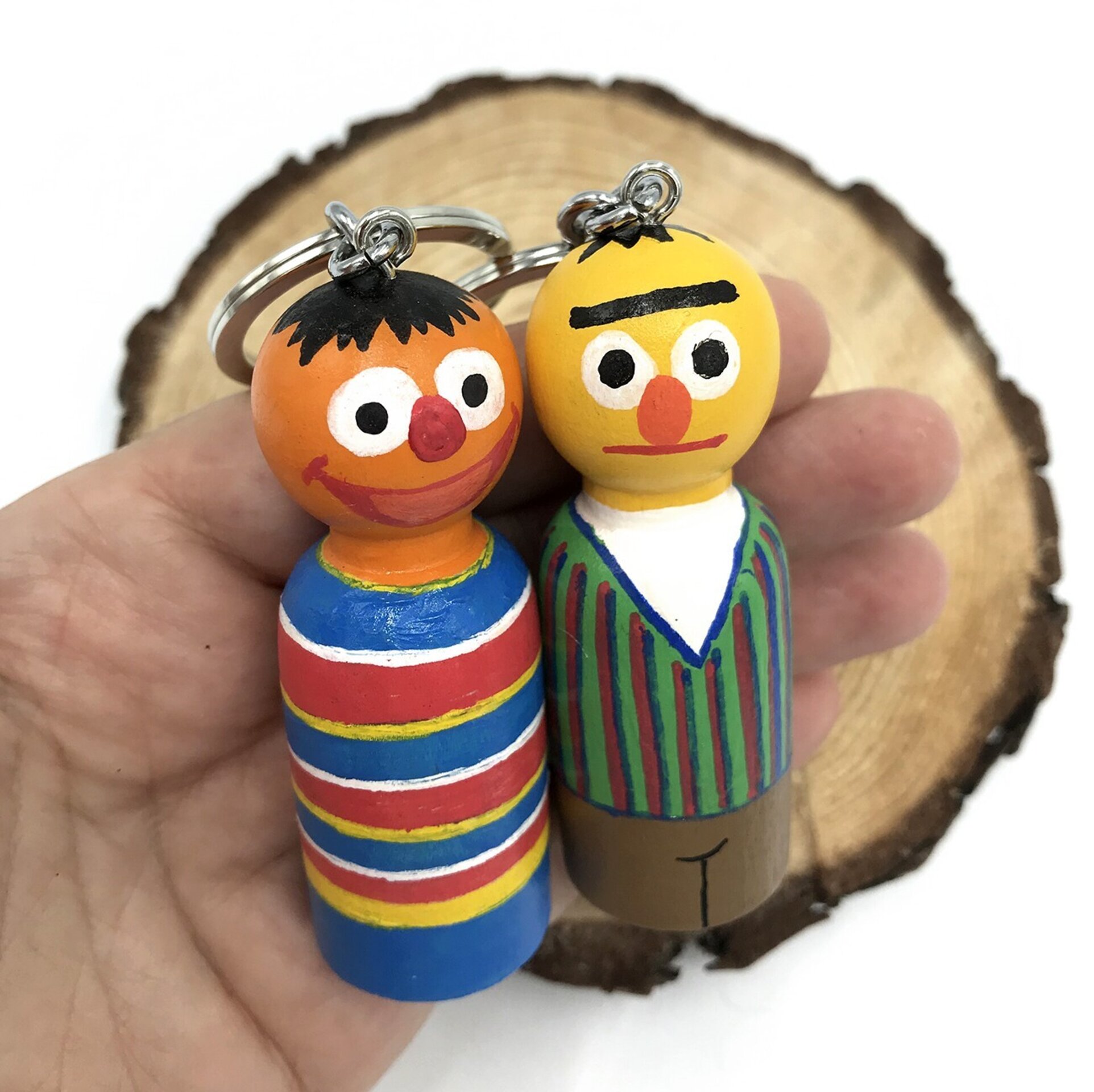 Llavero de Epi y Blas pintado a mano en madera - 2