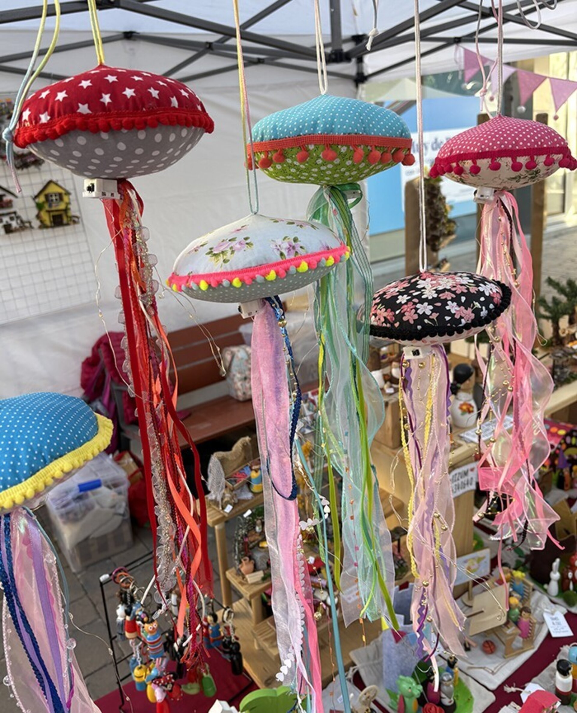 Medusas decorativas con luz LED hechas a mano – Punto de luz infantil - 1