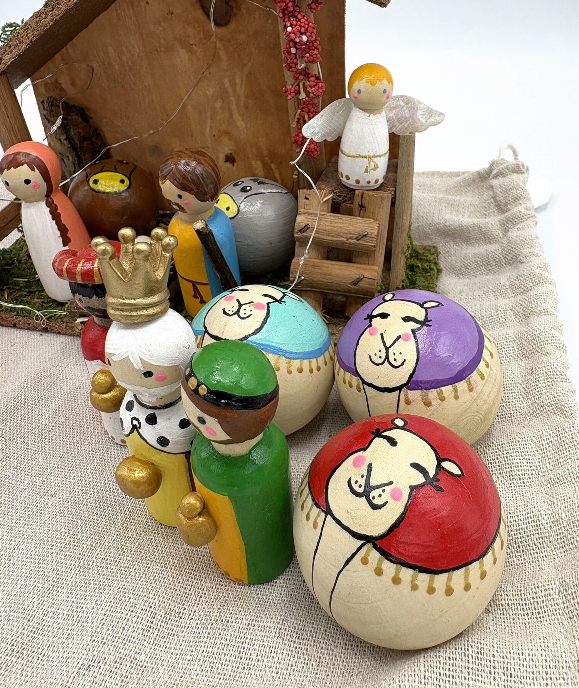 Pesebre de madera artesanal - 8