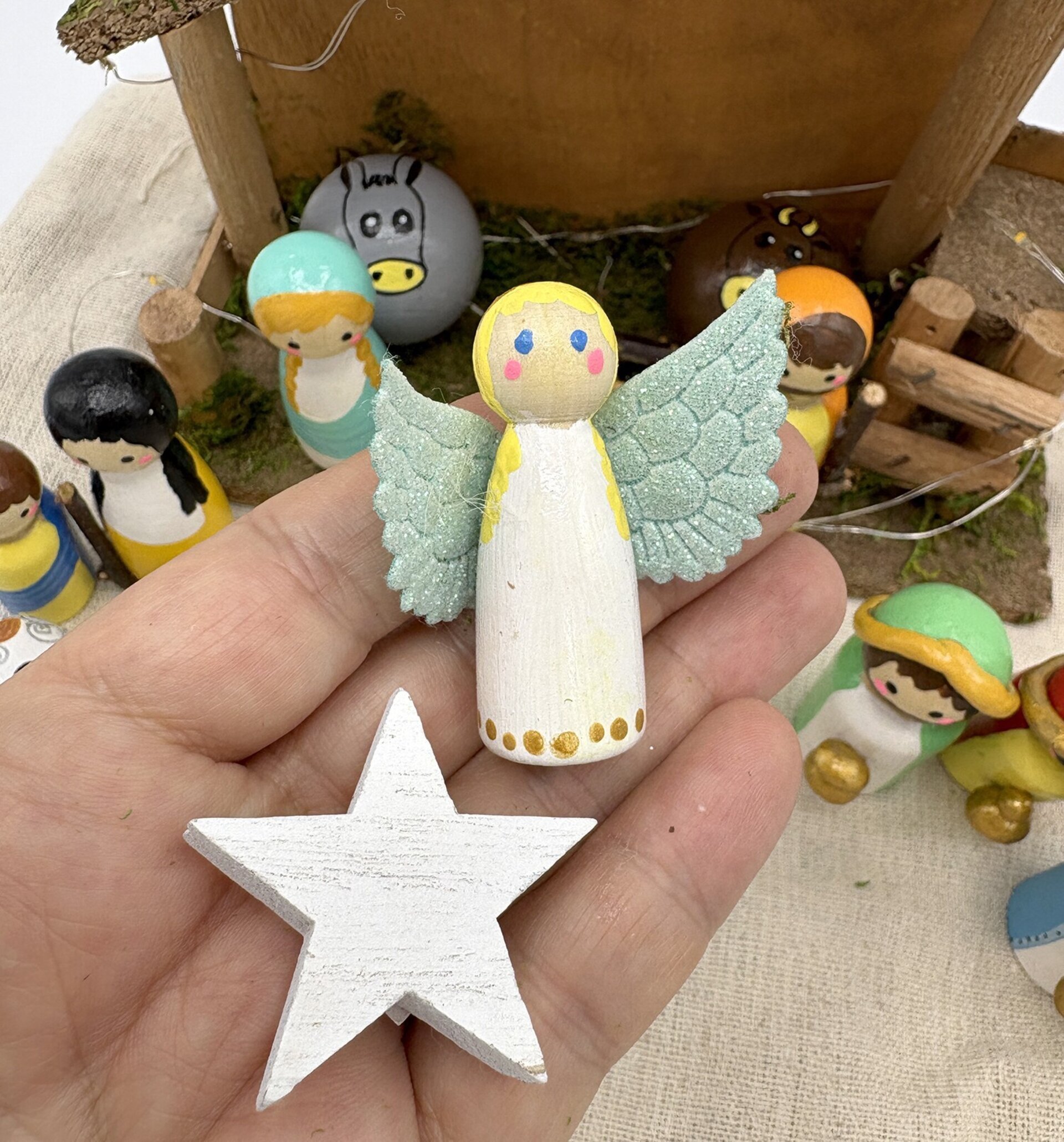Pesebre de madera hecho a mano - 9