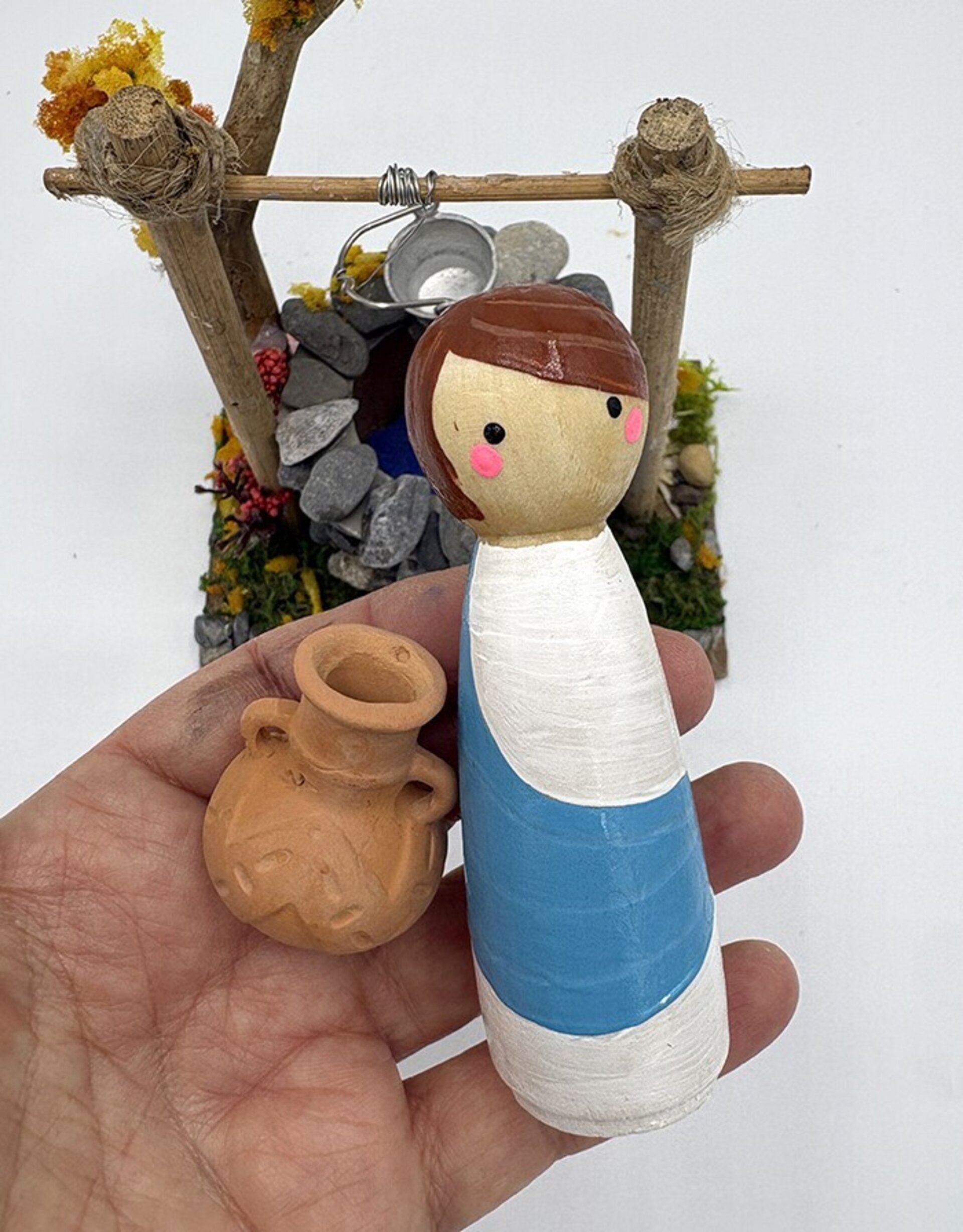 Pozo de piedra artesanal GRANDE con personaje de 9cm - complementos pesebre - 4