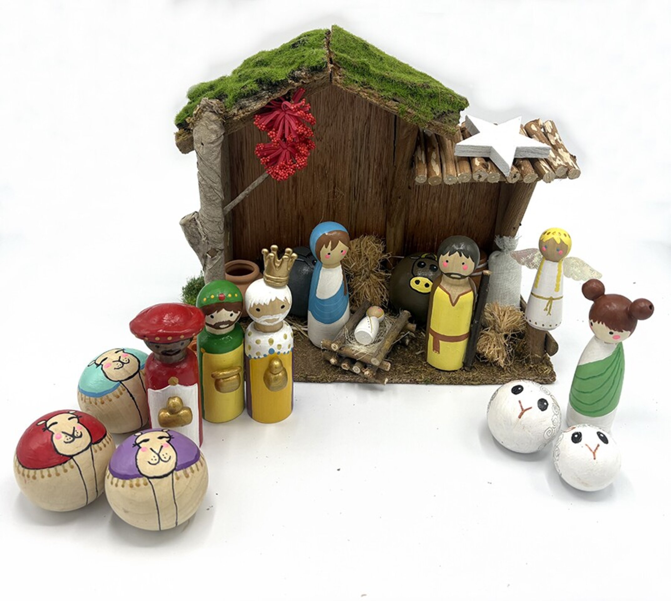 Pesebre artesanal de madera pintado a mano – Figuras de 9 cm - 1