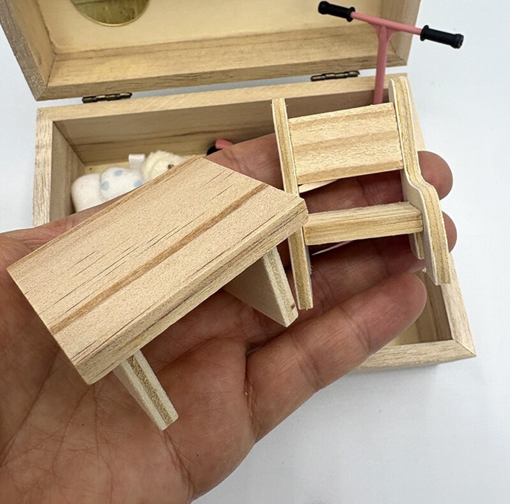 Cajita madera conejo rosa con miniaturas - Adopta una mascota - 7