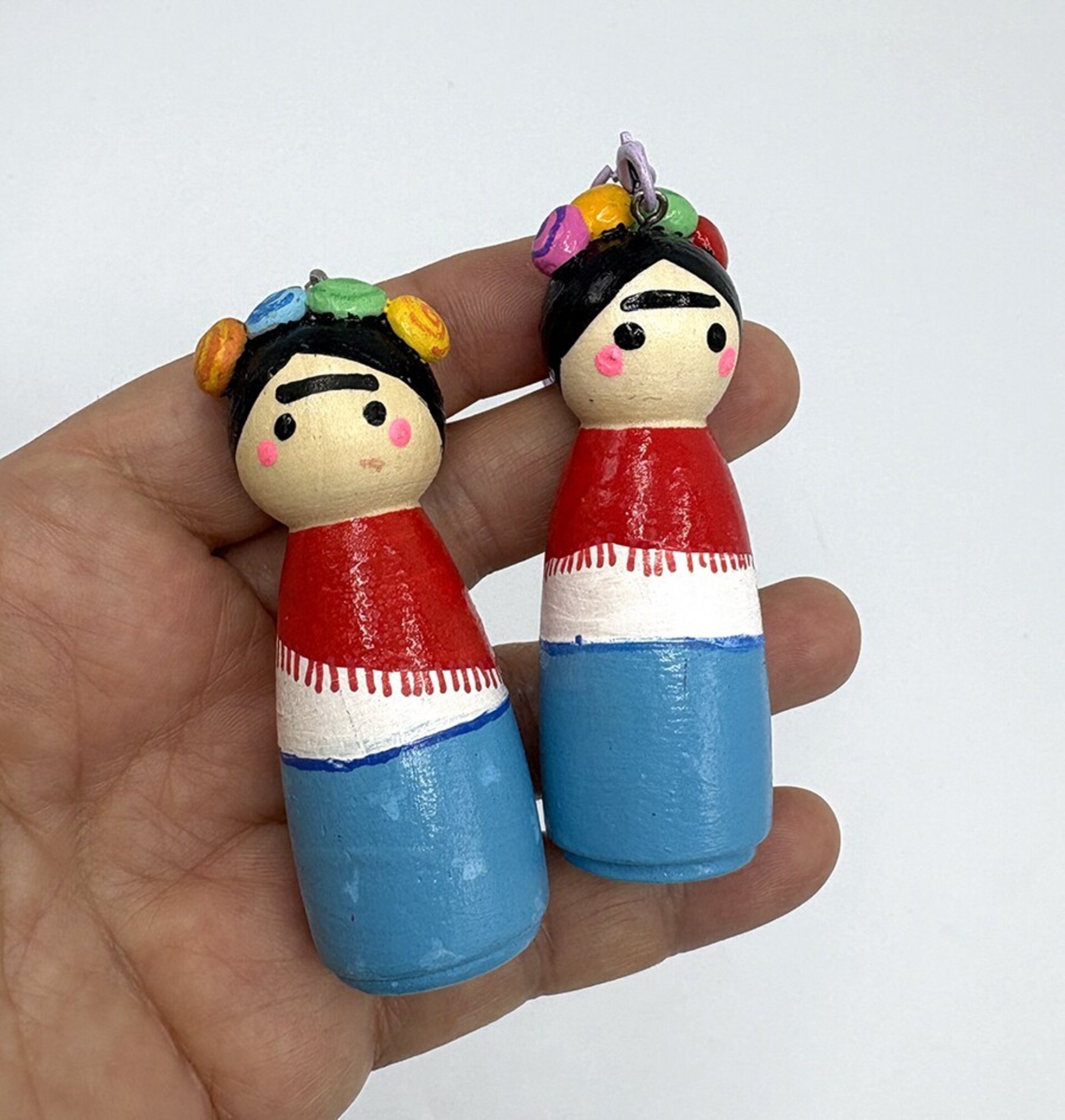 Llavero de Frida Kahlo pintado a mano en madera - 2