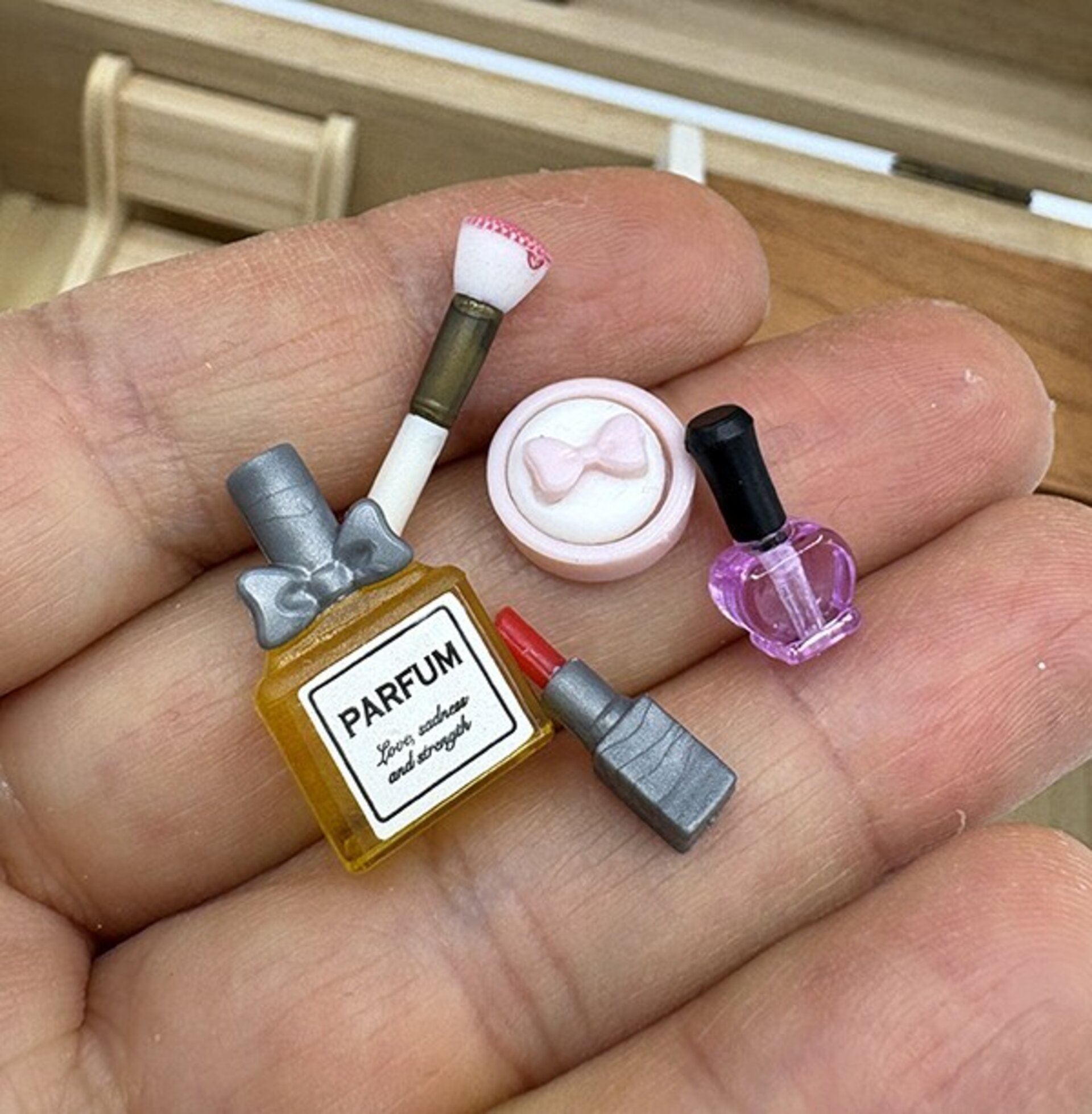 Mini Mundo en Cajita con pingüino con set de maquillaje - 8