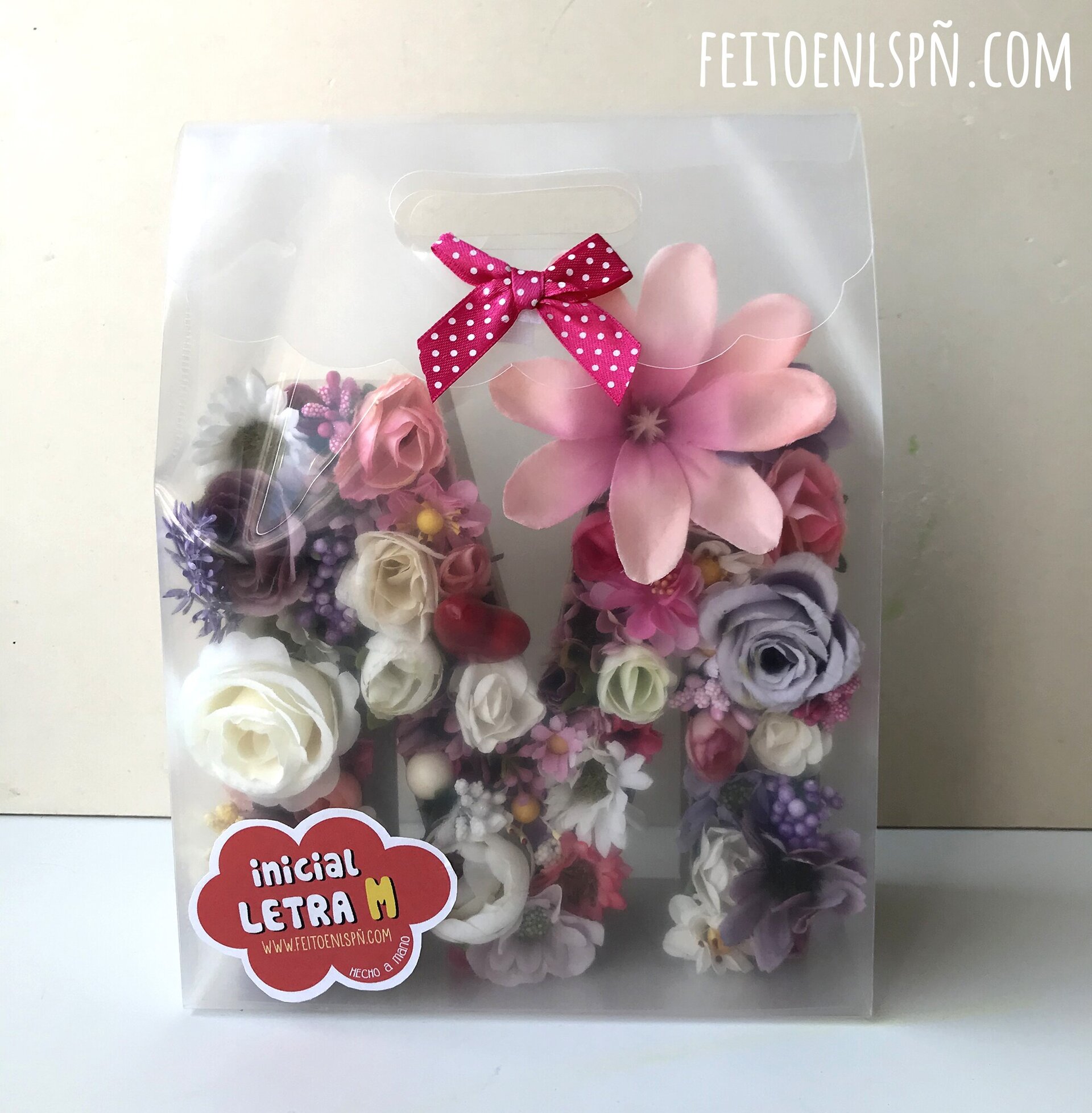 Decoración con letra M de flores - 10