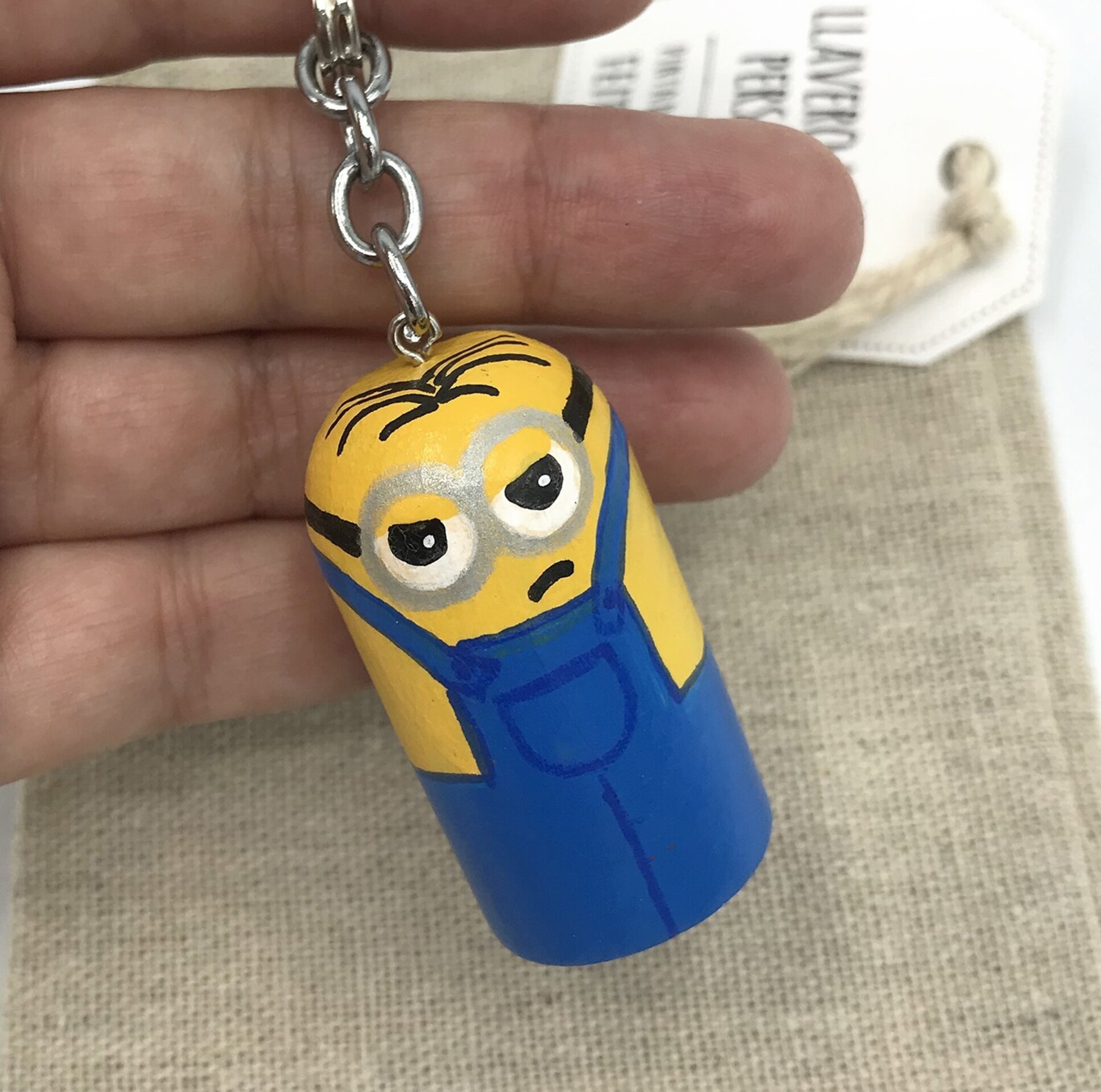 Llavero de Minions pintado a mano en madera - 2