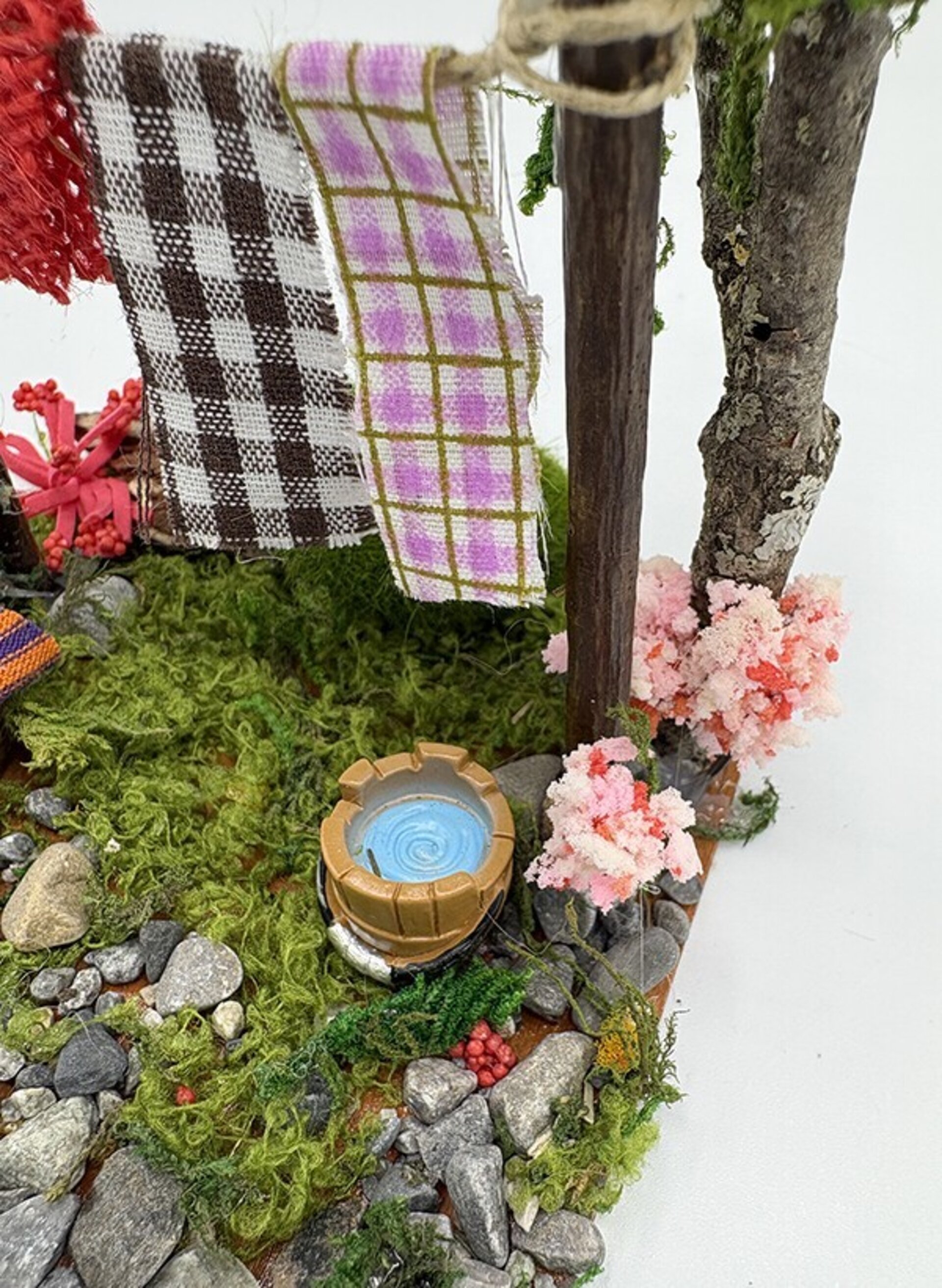 Tendedero miniatura con personaje de 6,5cm - complementos pesebre - 2