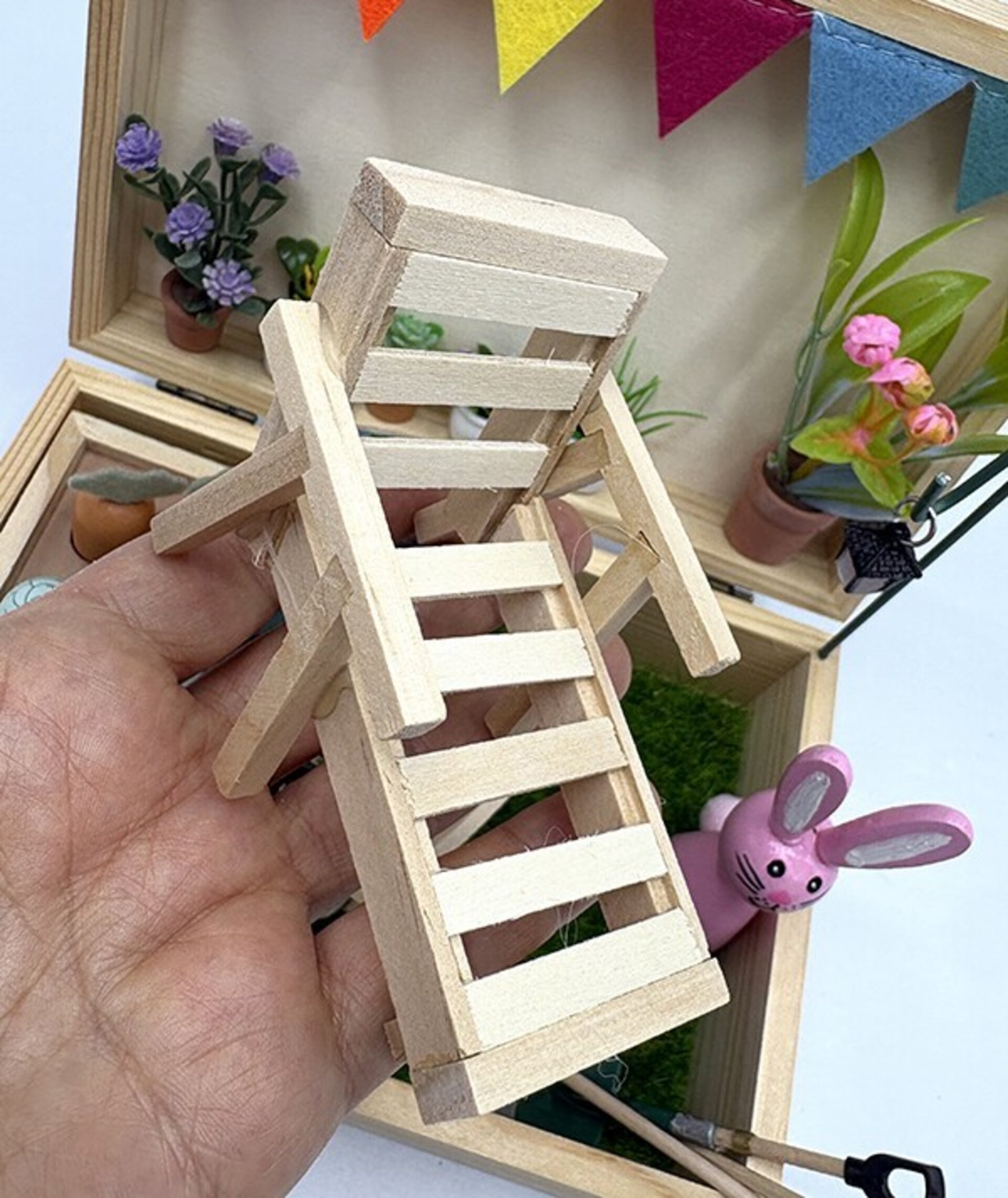 Mini Mundo en Cajita con conejito rosa – Jardín en Miniatura Hecho a Mano - 9