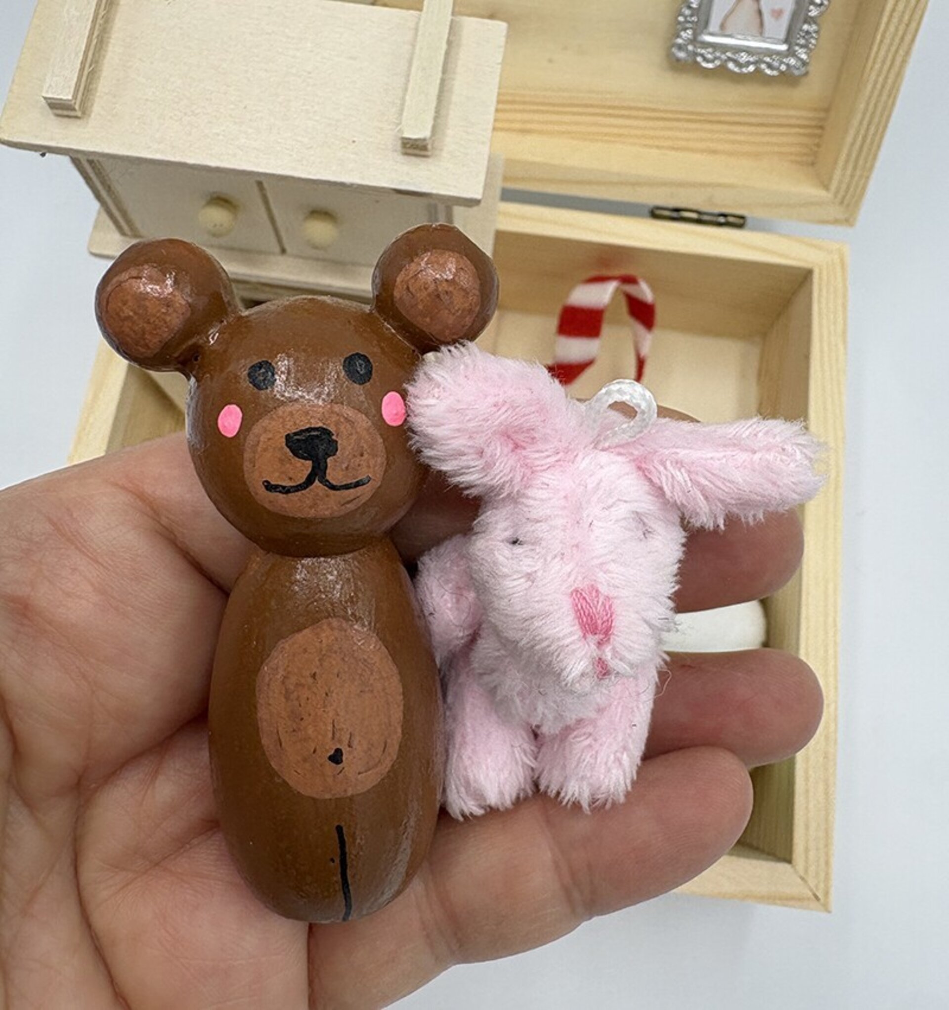 Cajita madera osito con miniaturas - Adopta una mascota - 9