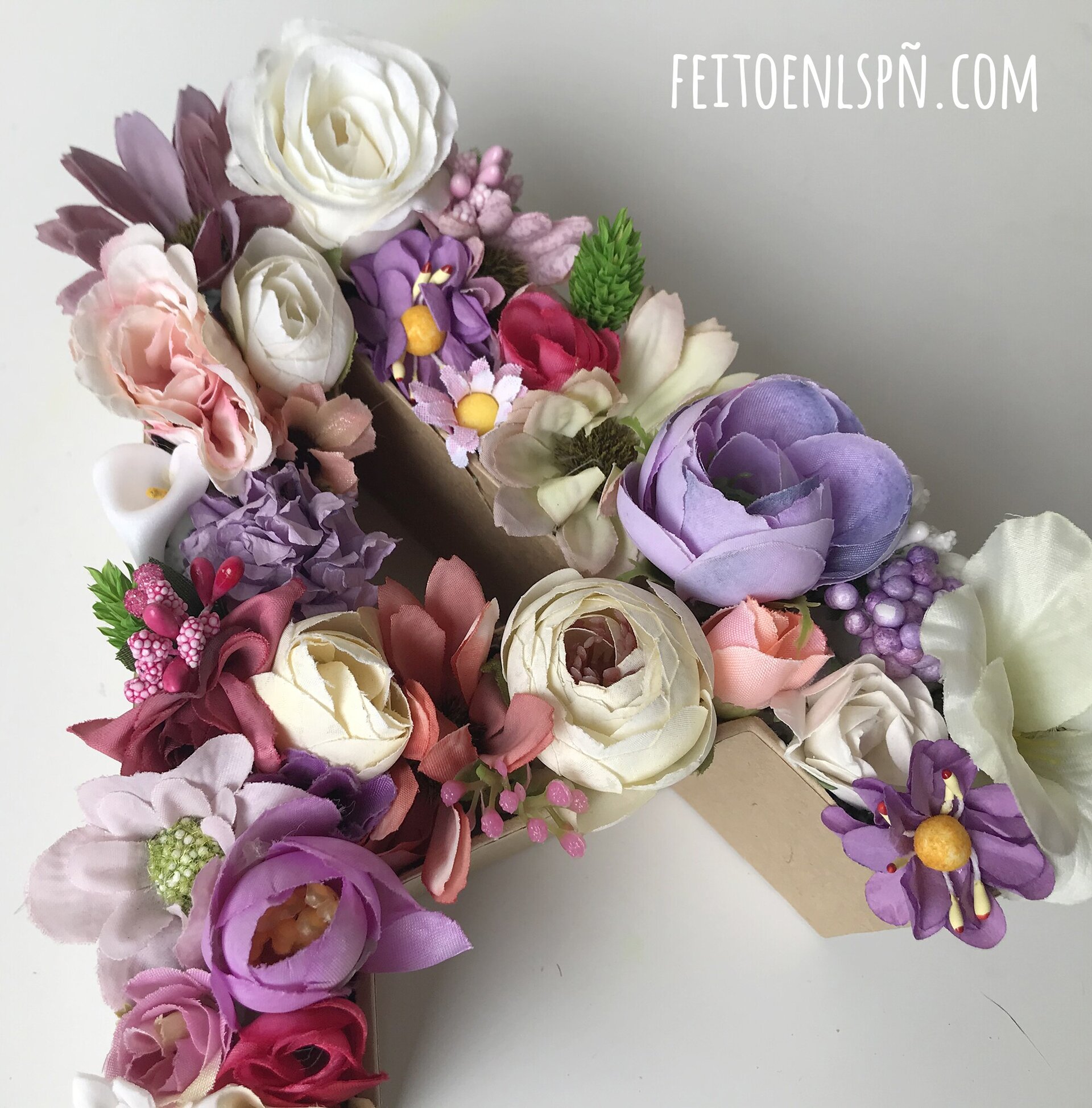 Decoración con letra A de flores - 14