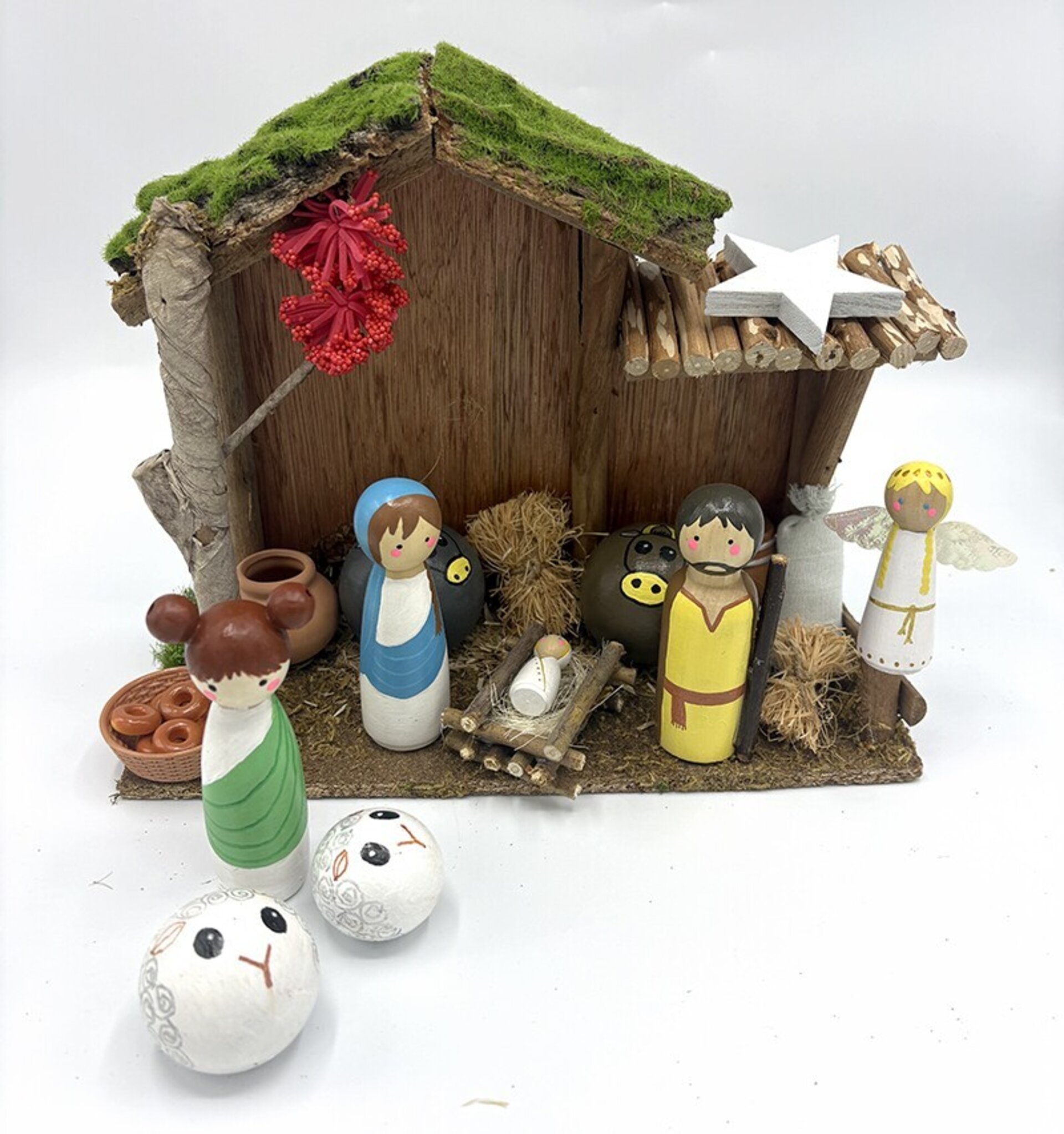 Pesebre artesanal de madera pintado a mano – Figuras de 9 cm - 10