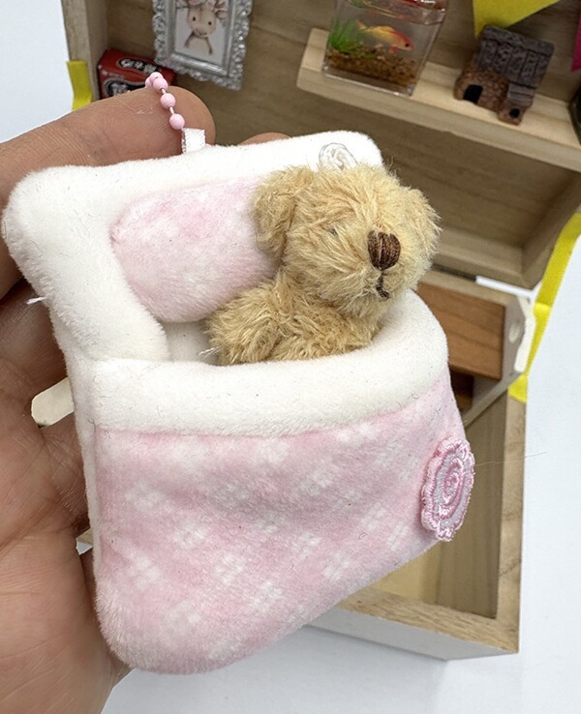 Mini Mundo en Cajita con pingüino con set de maquillaje - 12