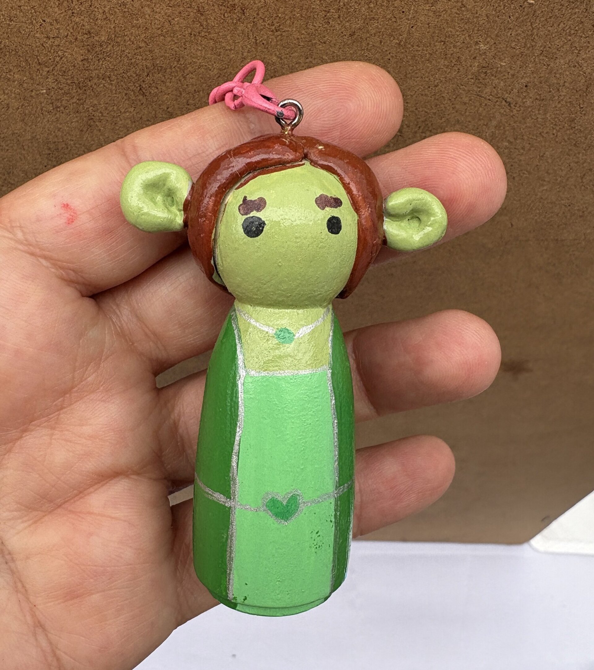 Llavero de Shrek y Fiona pintado a mano en madera - 2