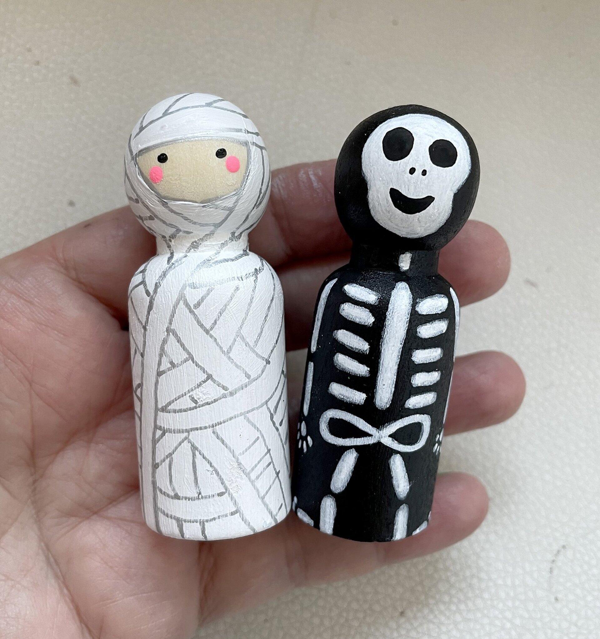 Llaveros de Halloween pintados a mano en madera - 3