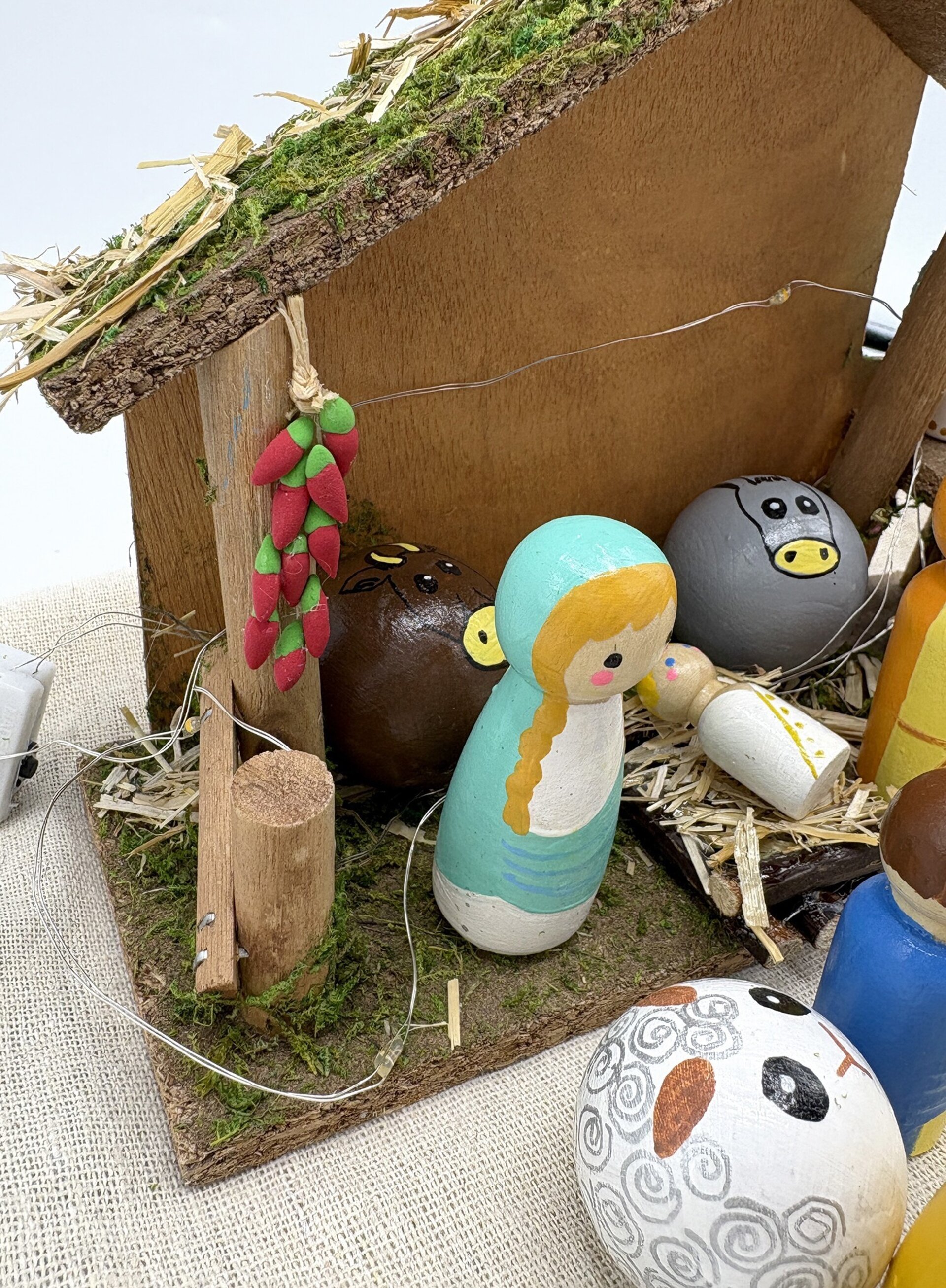 Pesebre de madera hecho a mano - 3