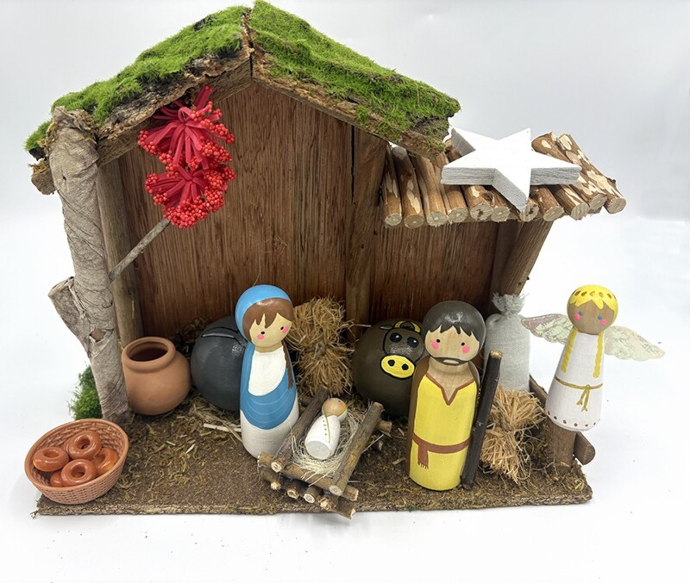 Pesebre artesanal de madera pintado a mano – Figuras de 9 cm - 9