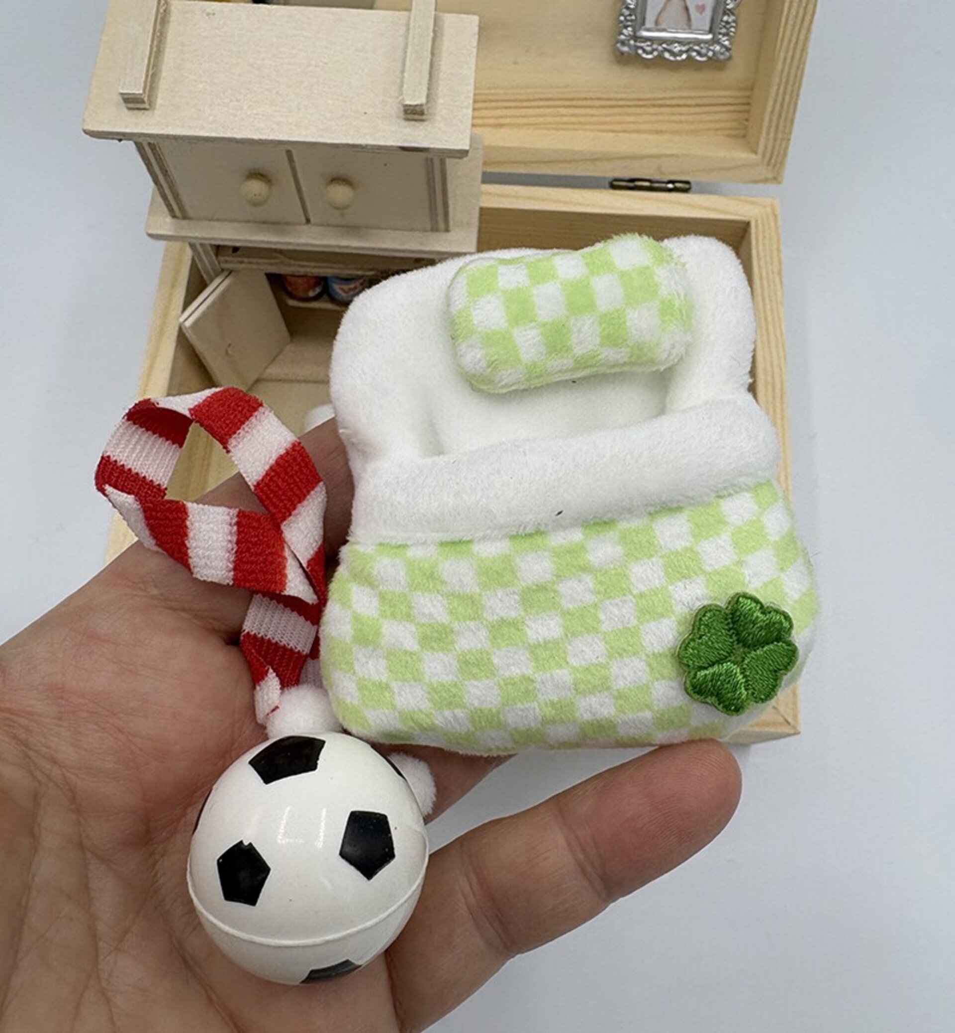 Cajita madera osito con miniaturas - Adopta una mascota - 6