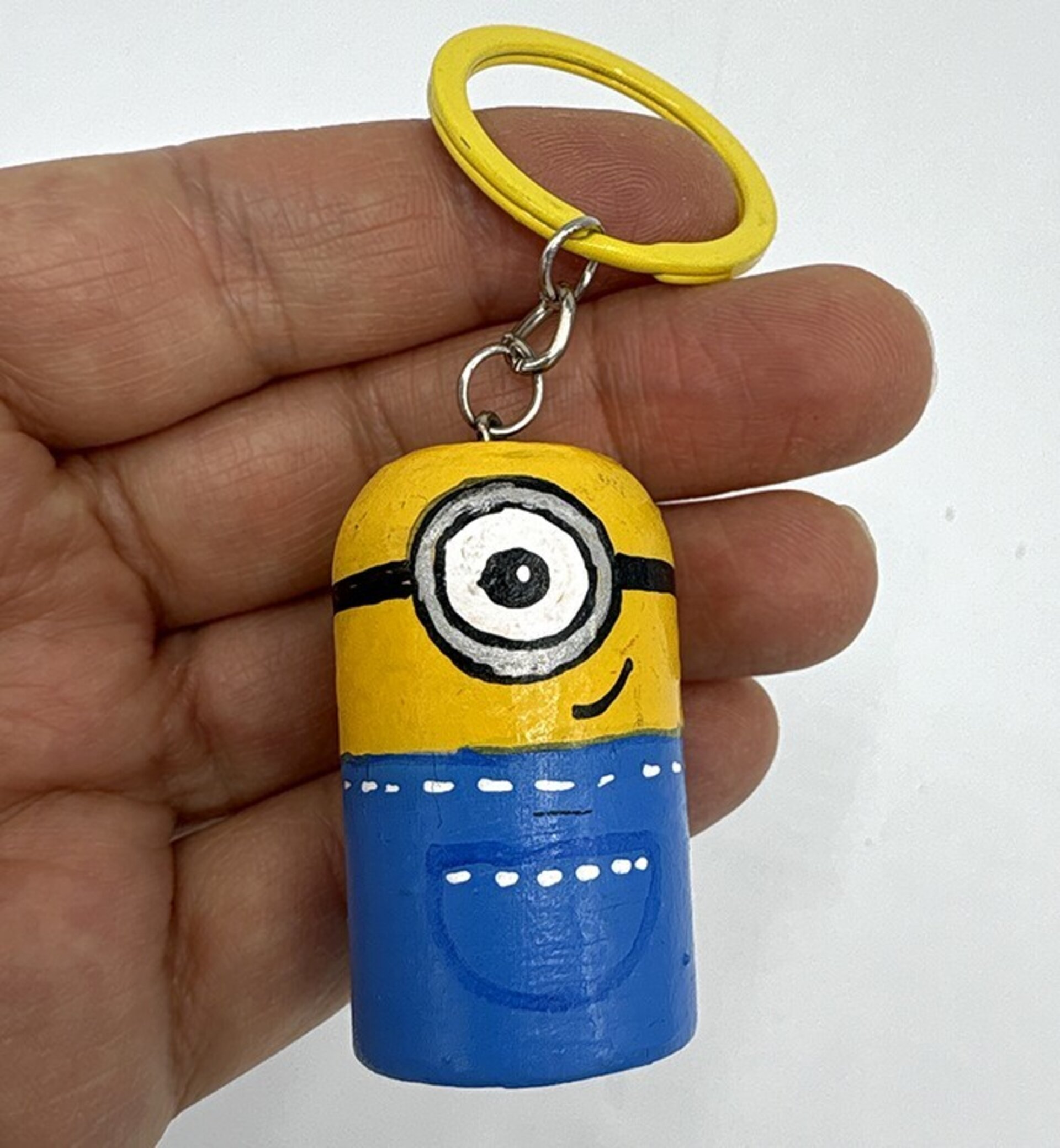 Llavero de Minions pintado a mano en madera - 4