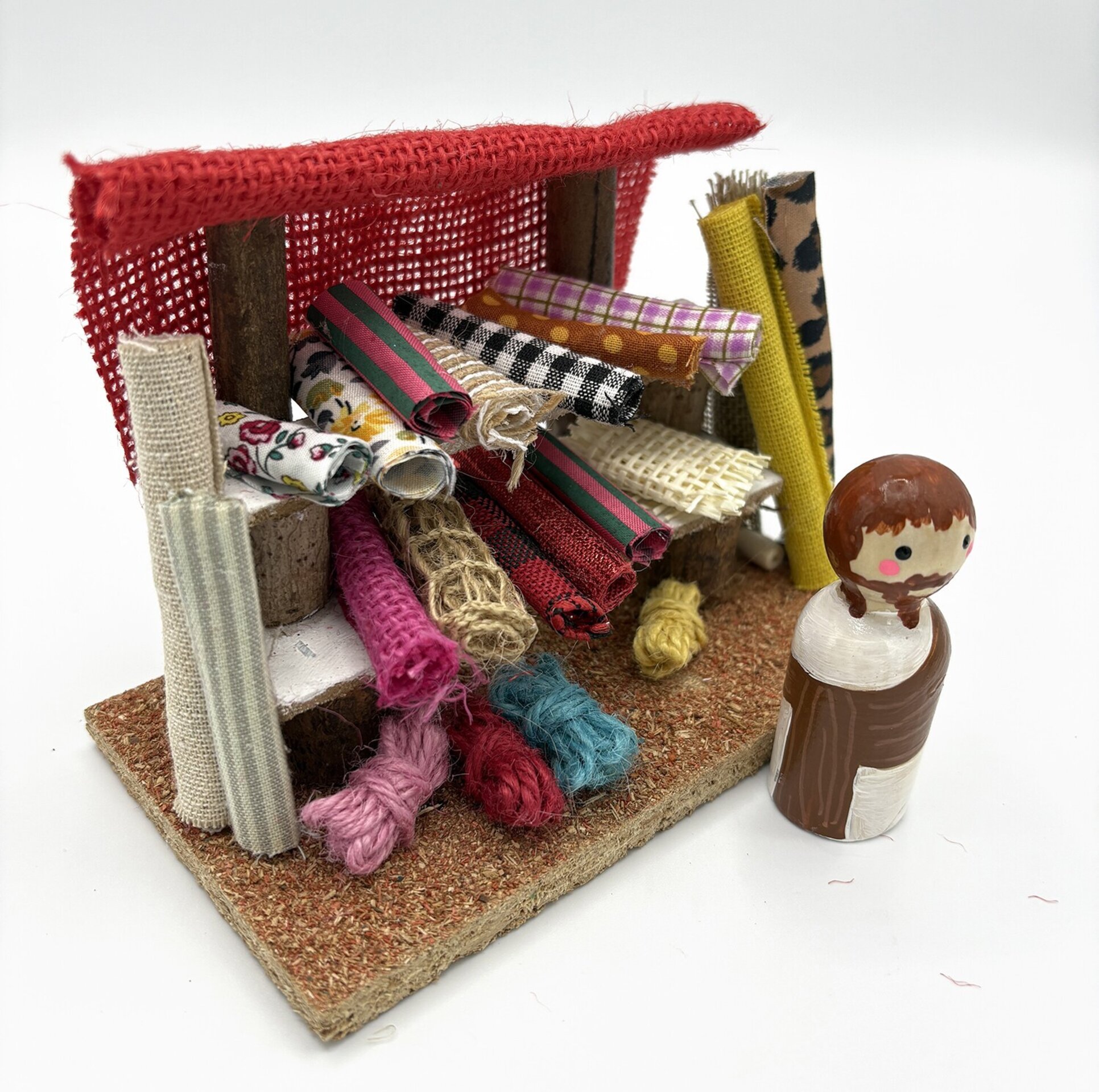 Tienda de telas en miniatura para pesebre - 2