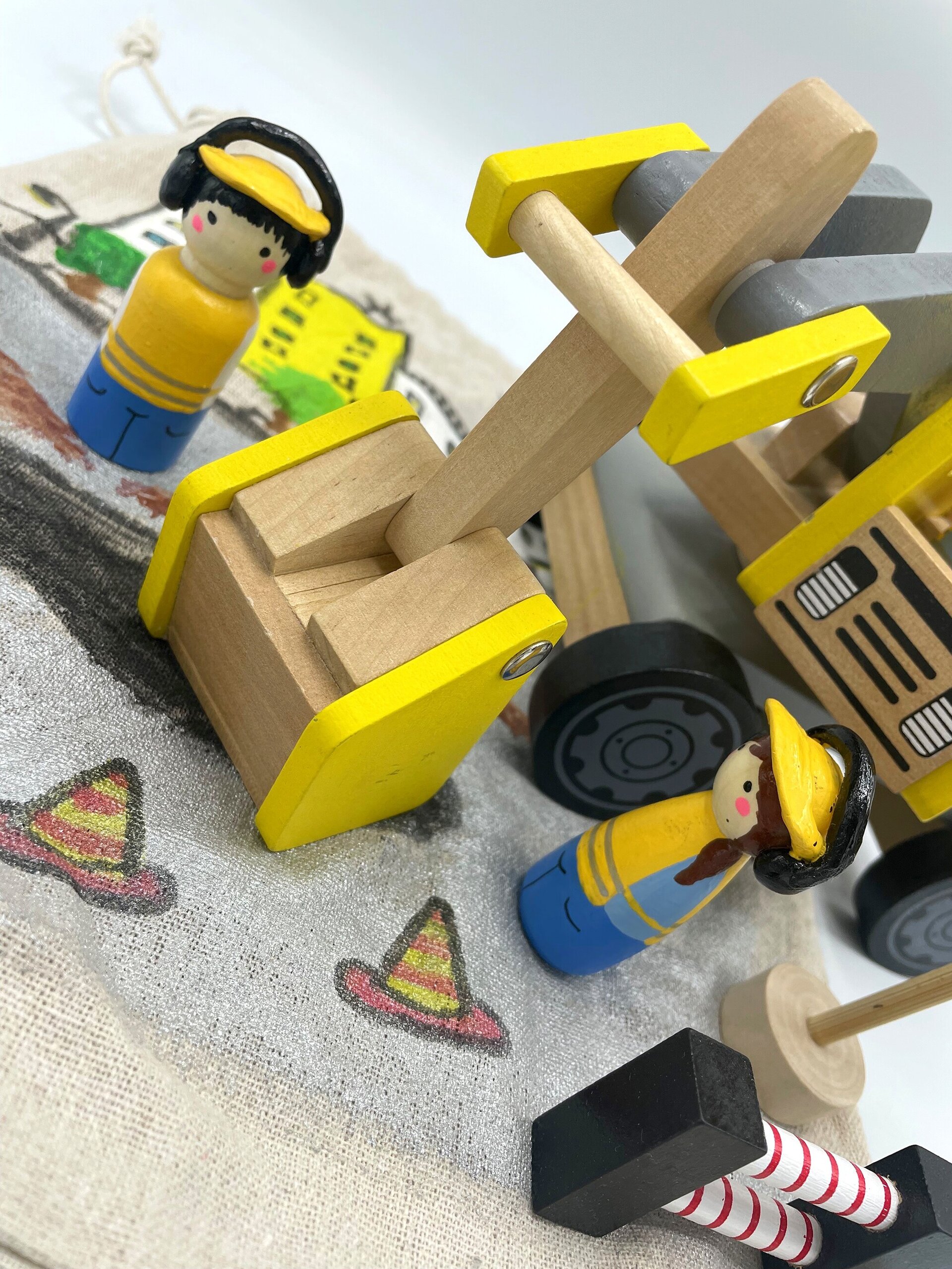 Mini mundo de construcción con excavadora de madera - 9