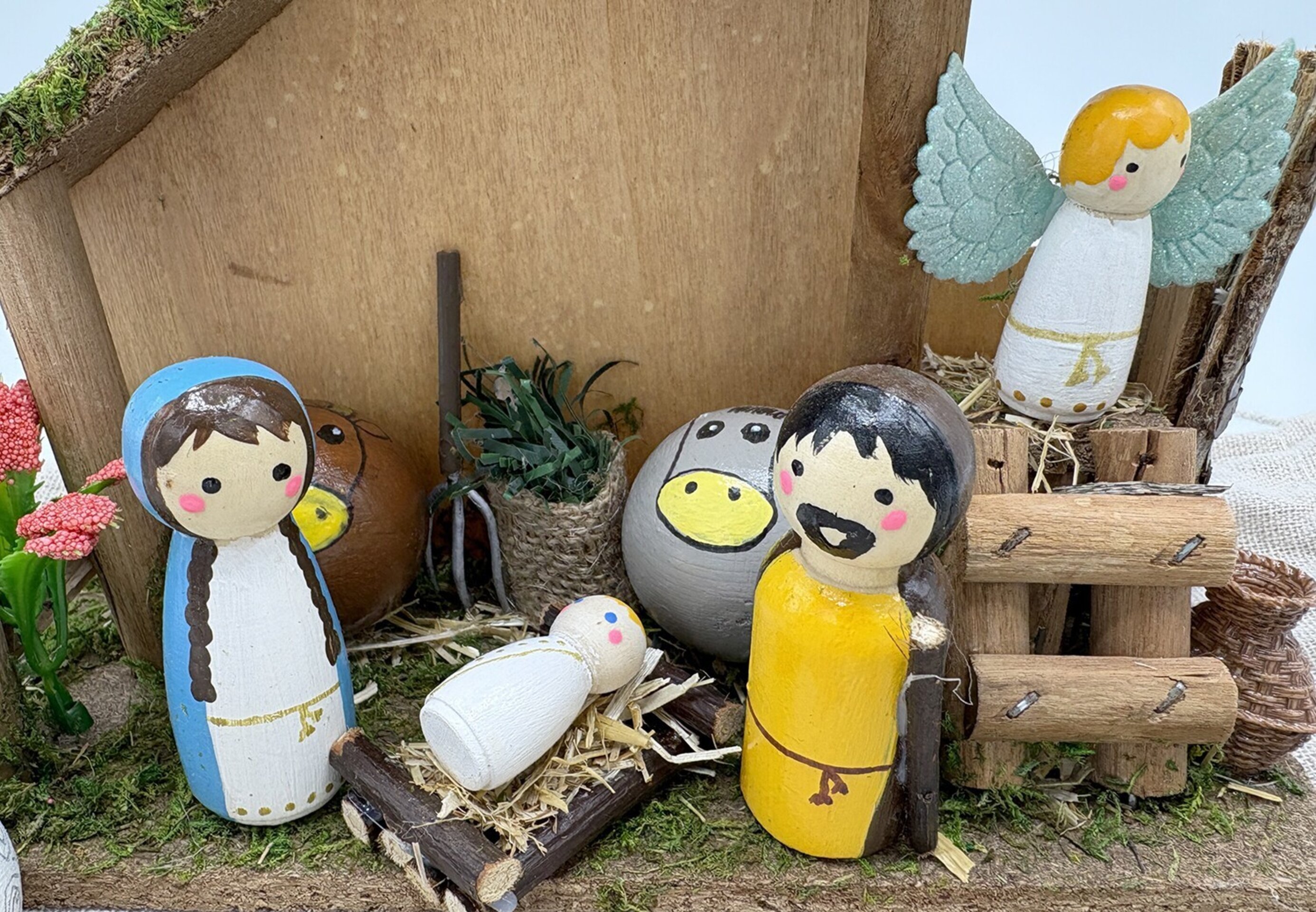 Pesebre de madera hecho a mano - 3